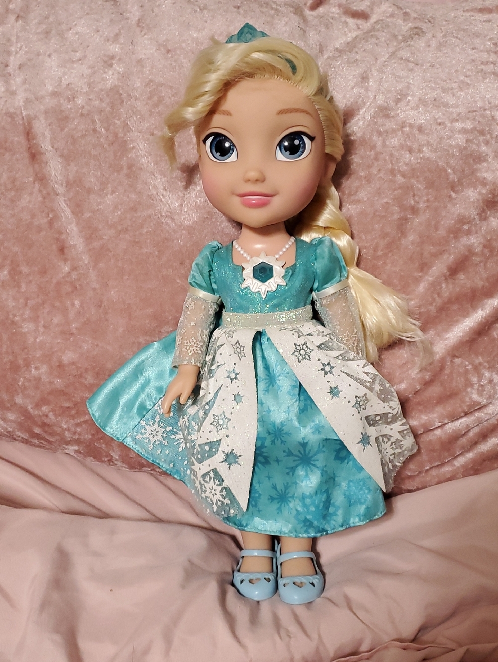 Disney Frozen "Snow Glow" Elsa Doll